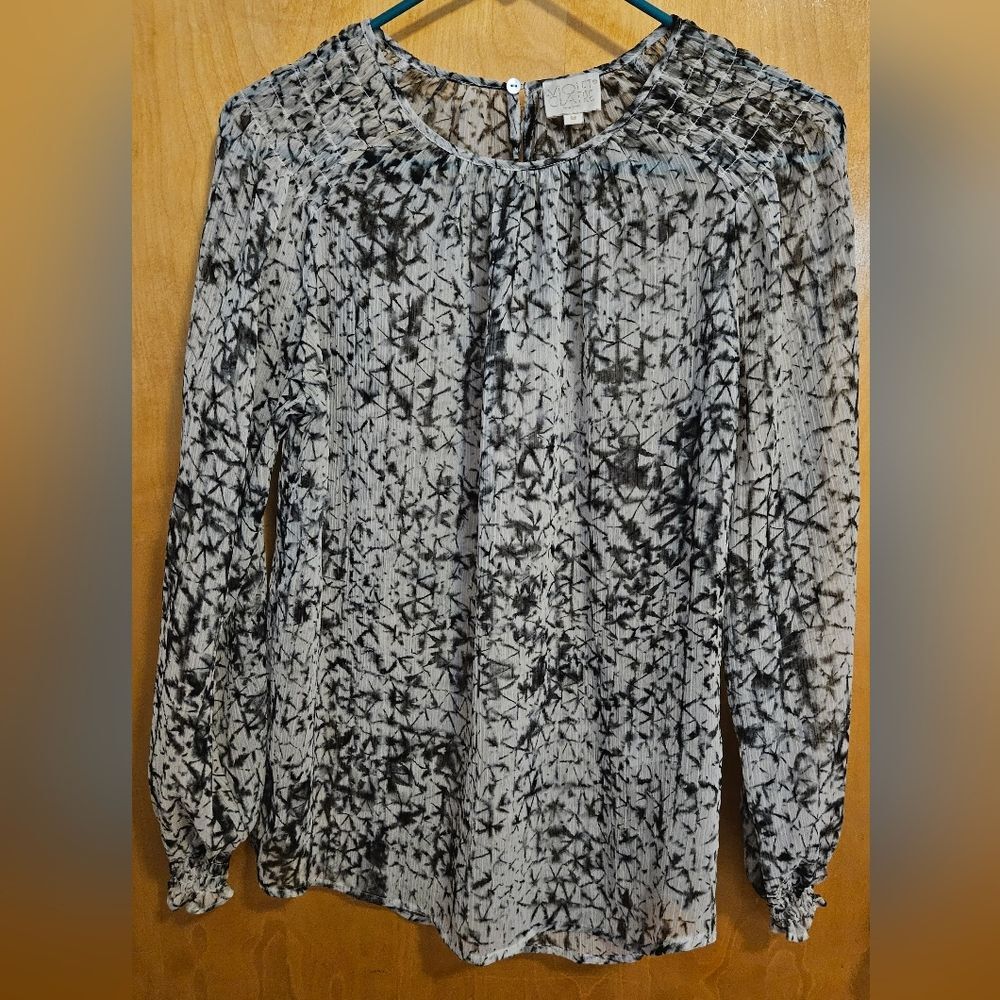 Violet + Claire gray pattern lightweight top M *